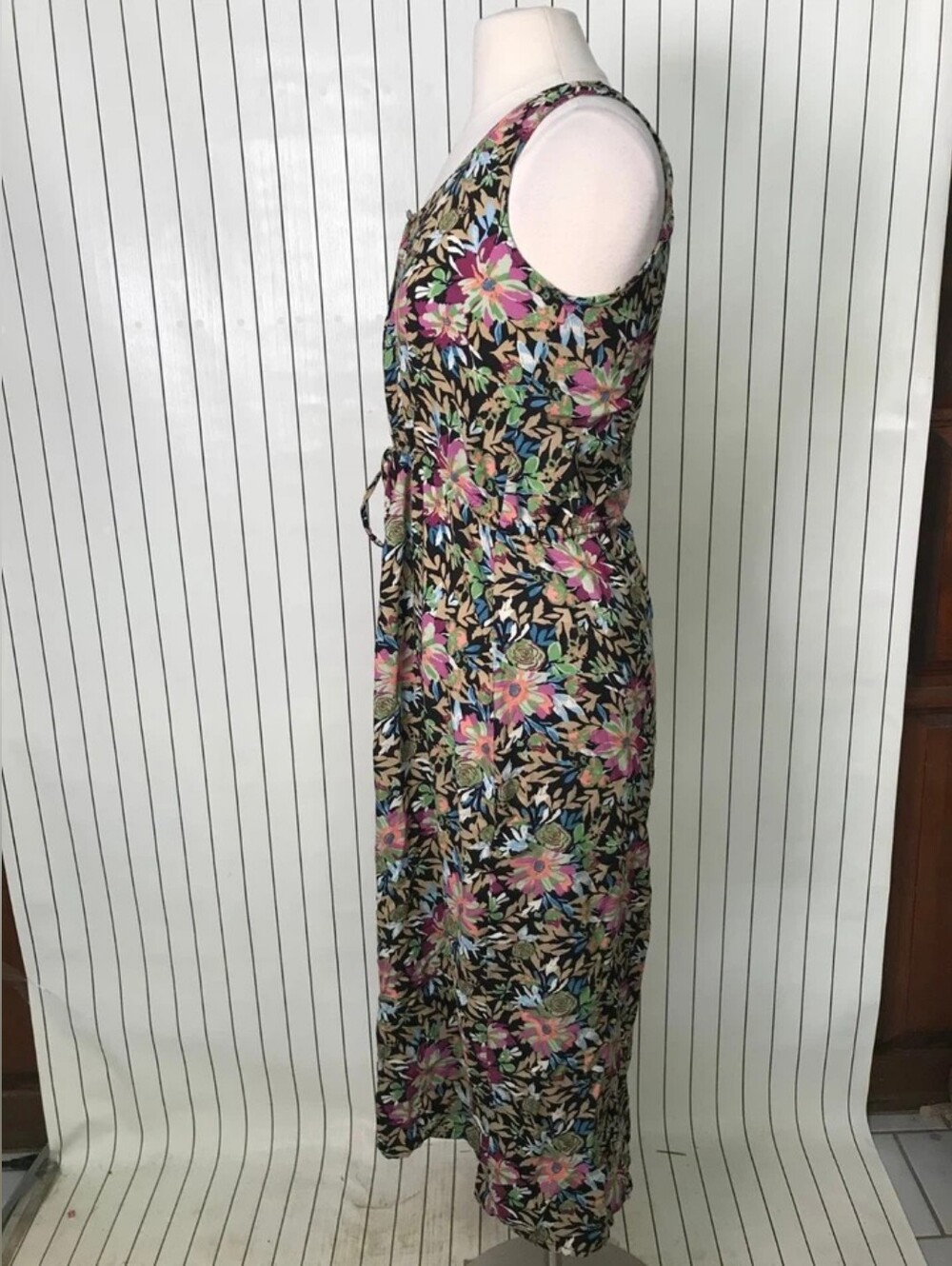 Floral Sleeveless Midi Dress in Black with Pink & Blue Flowers - Picture 4 of 4